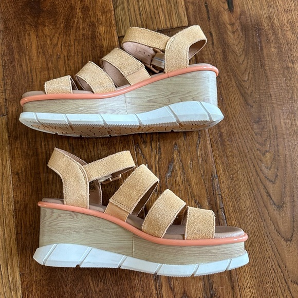 Sorel Joanie III ankle strap wedge, size 9.5 - Picture 3 of 6